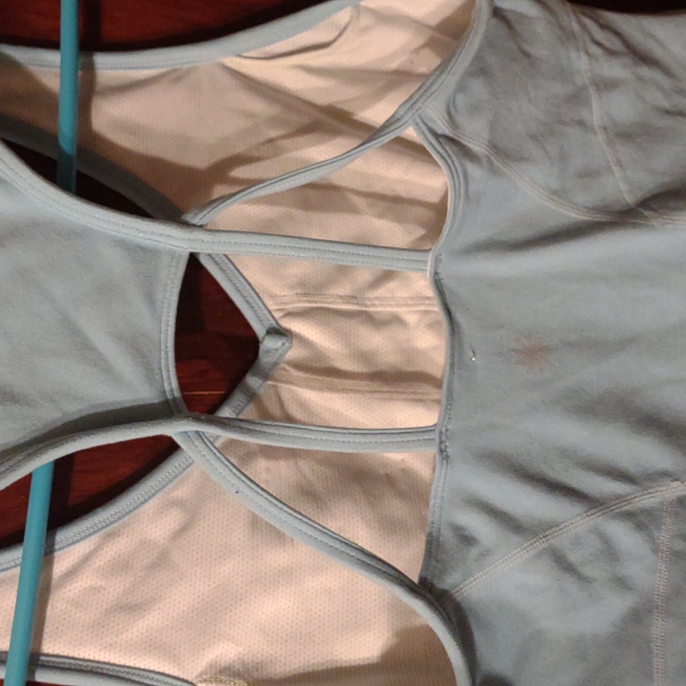 Workout top - Picture 2 of 2